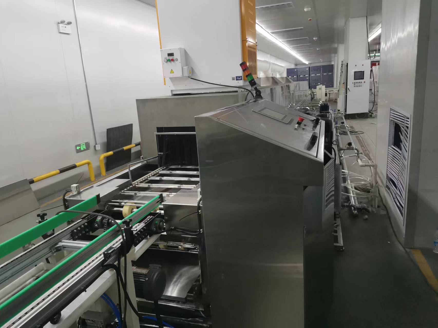 全自動(dòng)通過式噴淋清洗烘干機(jī)